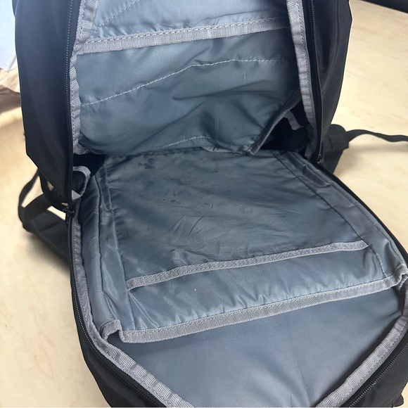 Thule Black Men's Backpack - Picture 9 of 9